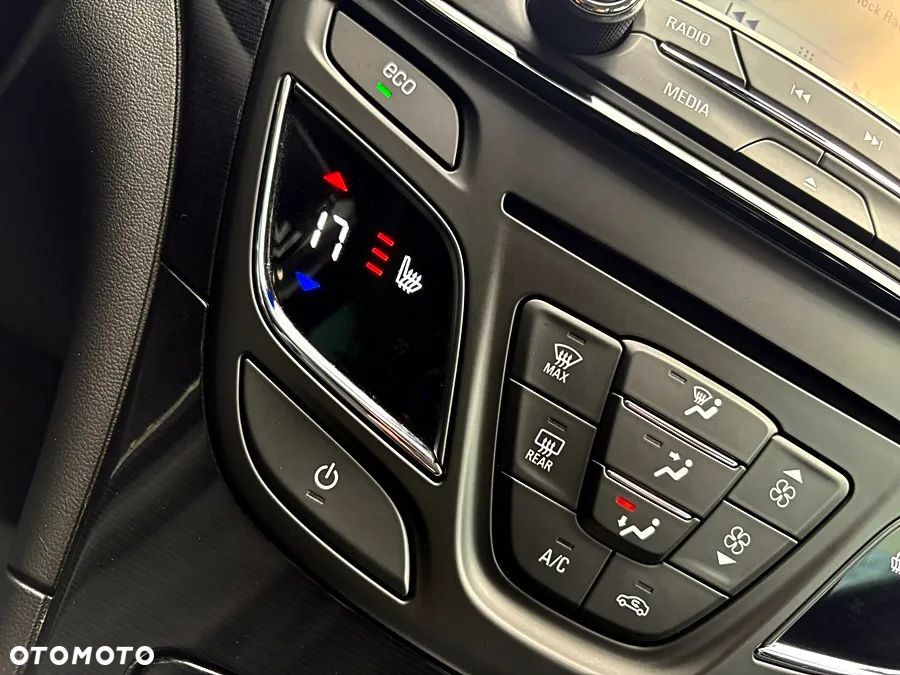 Opel Insignia - 35