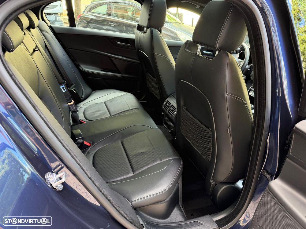 Jaguar XE 2.0 D R-Sport Aut. - 33