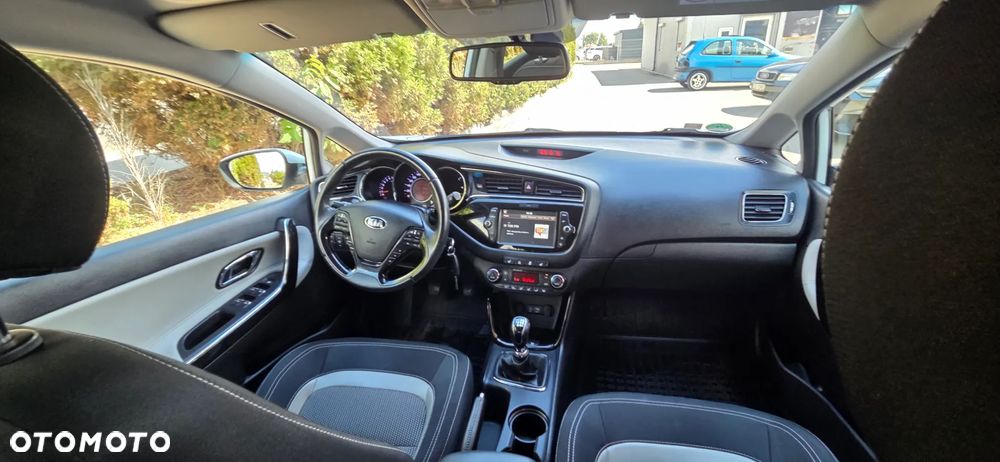 Kia Ceed 1.6 GDI Platinum Edition - 32