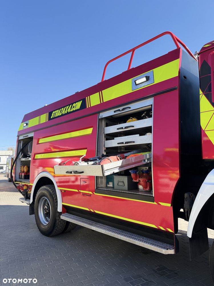 MAN Wóz strażacki CIĘŻKI Pojazd pożarniczy Straż pożarna MAN 18.284 4x4 6t wody+piana, CNBOP, działko dachowe, skrzynie dachowe, łańcuchy podrzutowe - 18