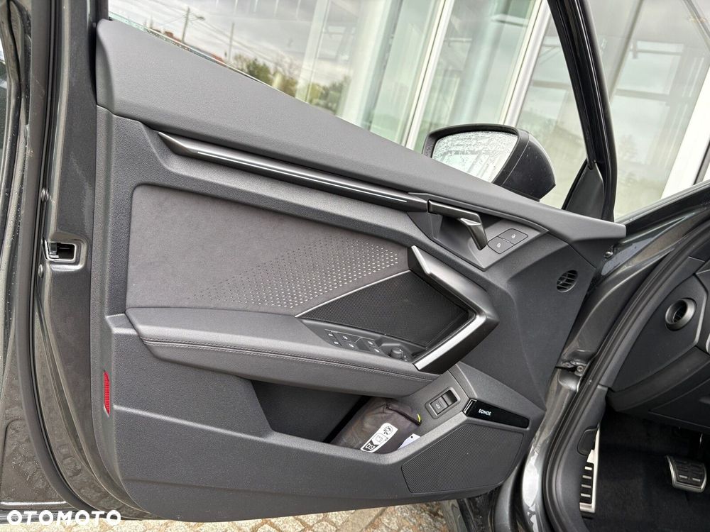 Audi RS3 Limousine - 13