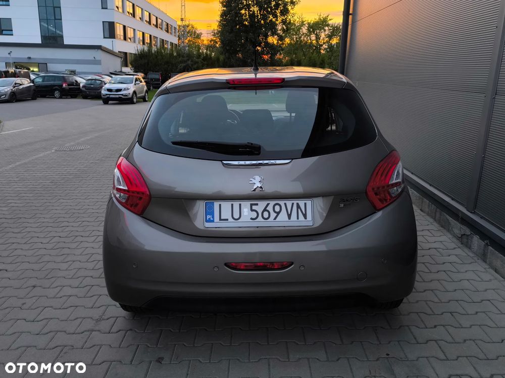 Peugeot 208 - 9
