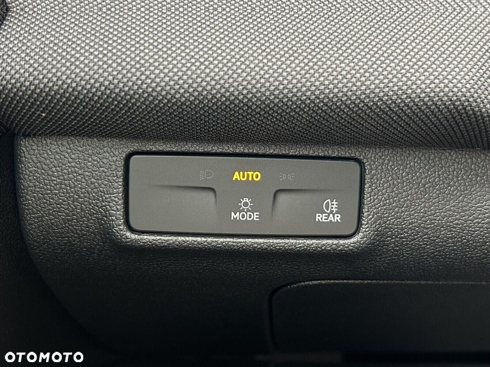 Volkswagen T-Roc 1.5 eTSI Life DSG - 25