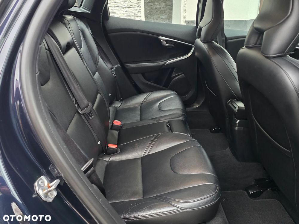 Volvo V40 D2 Summum - 19