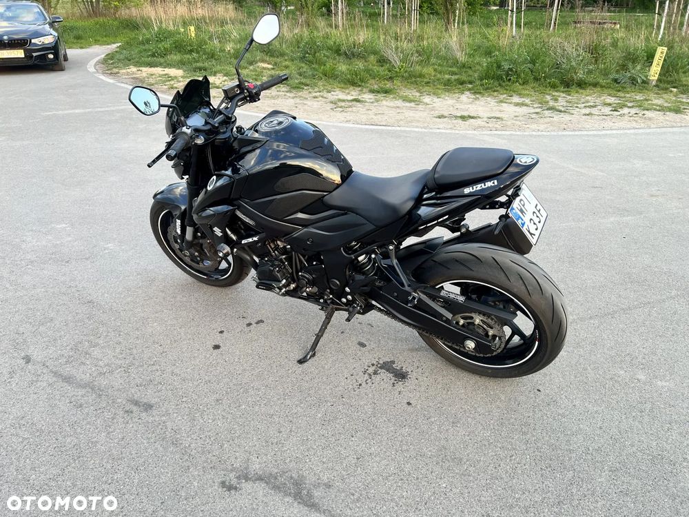 Suzuki GSX - 6