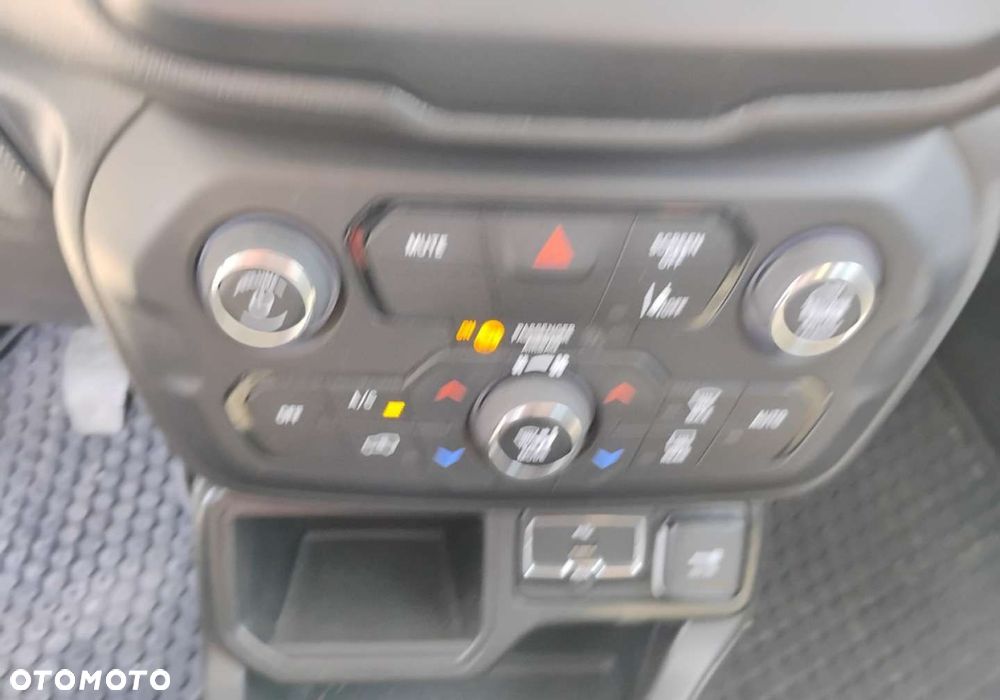 Jeep Renegade - 16