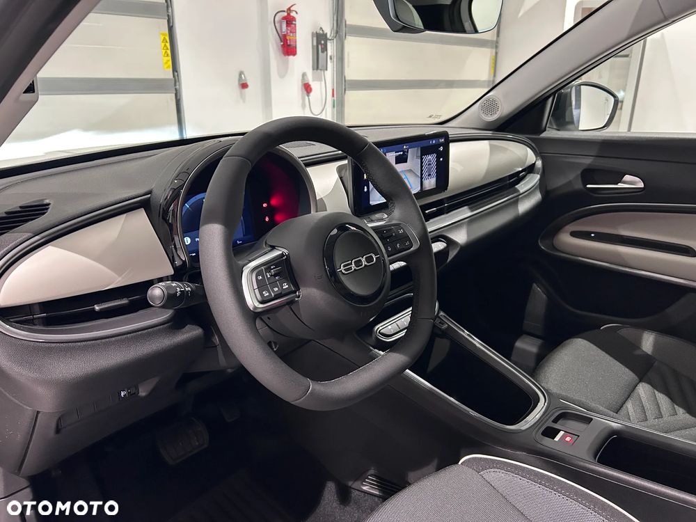 Fiat 600 1.2 Turbo eDCT - 18