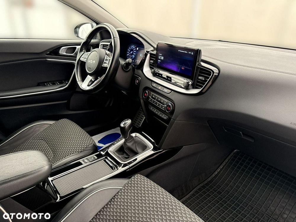 Kia Ceed - 22
