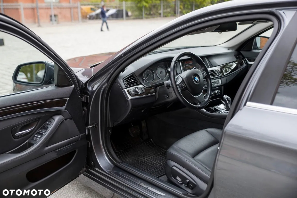 BMW Seria 5 528i - 9