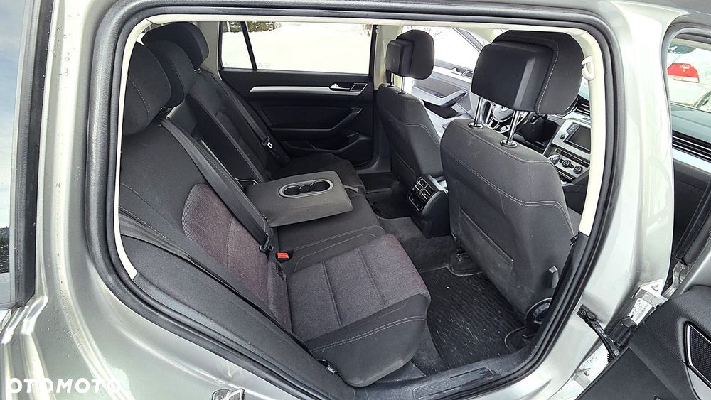 Volkswagen Passat - 7