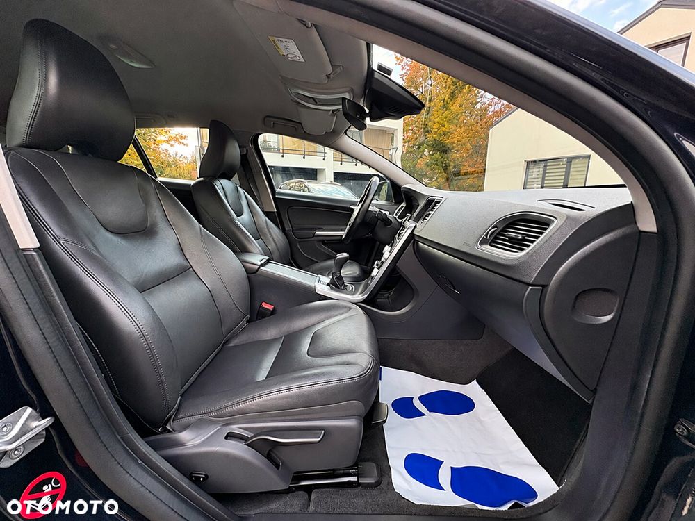 Volvo V60 D2 Summum - 27