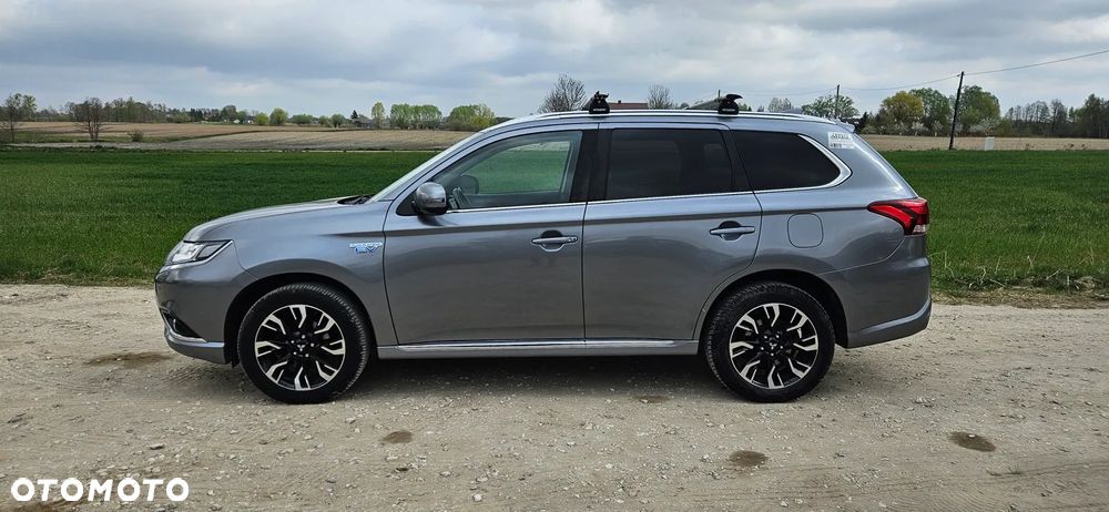 Mitsubishi Outlander - 2