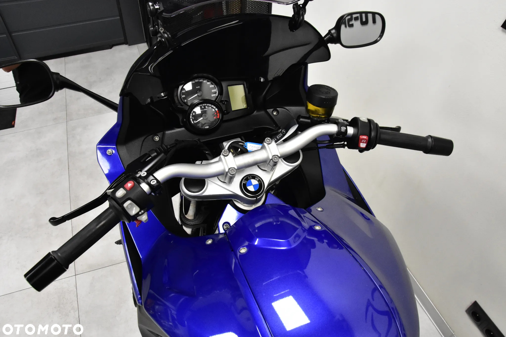 BMW F - 21