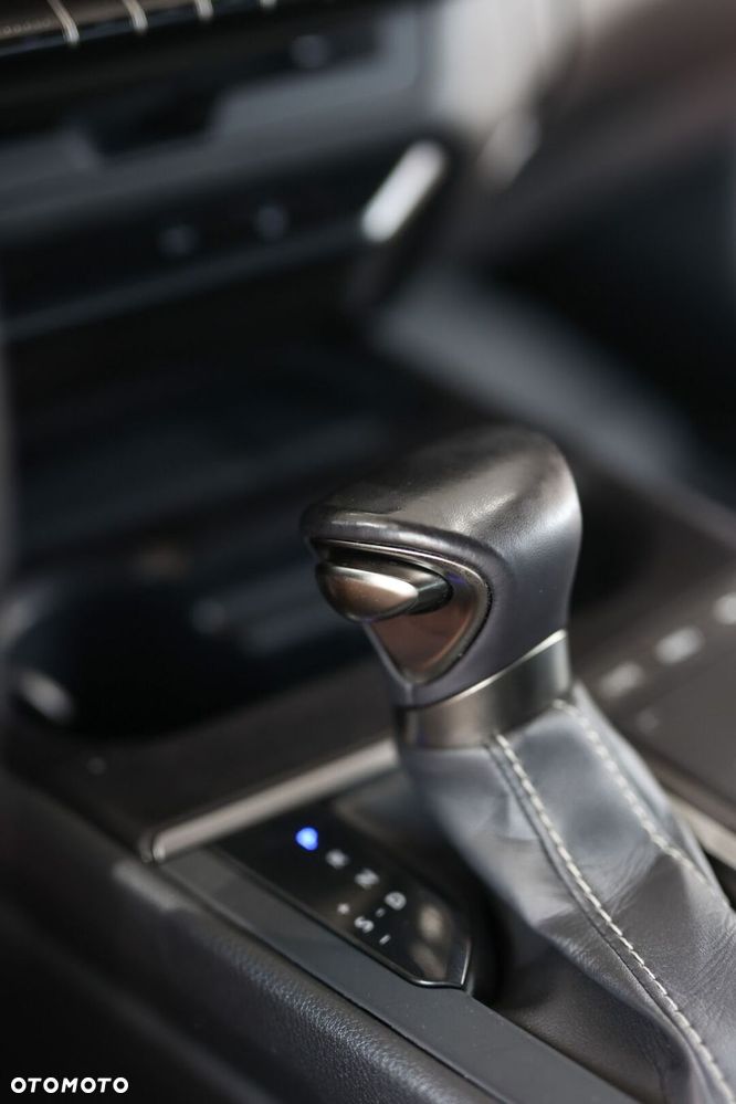 Lexus UX - 31