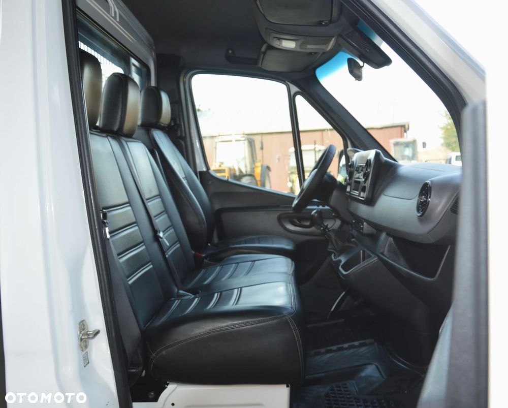 Mercedes-Benz Sprinter - 32
