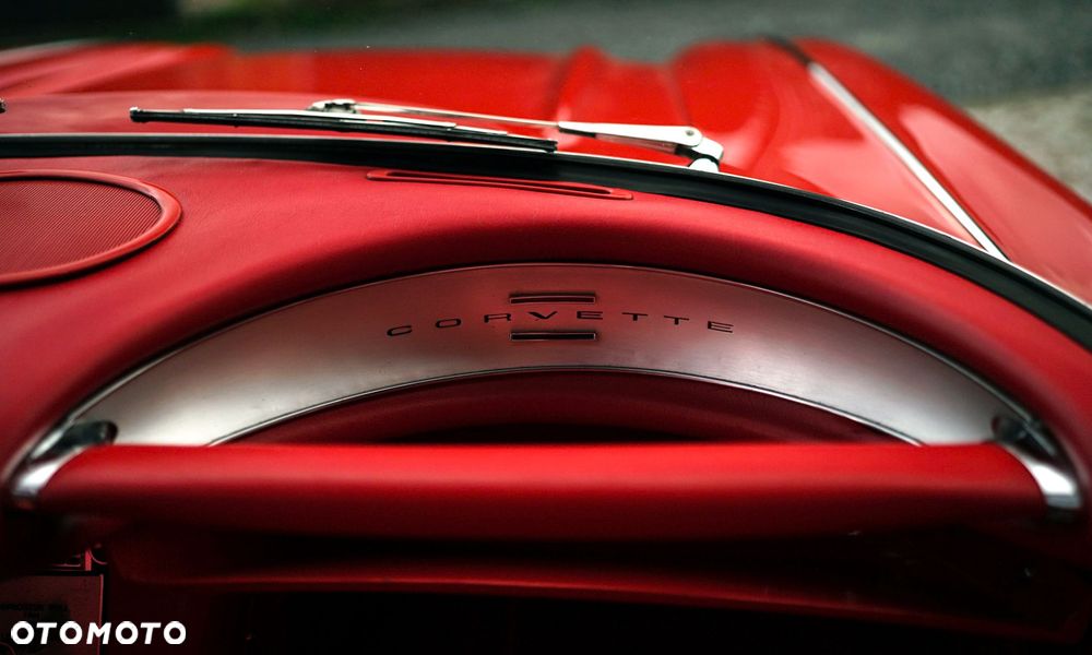 Chevrolet Corvette - 12