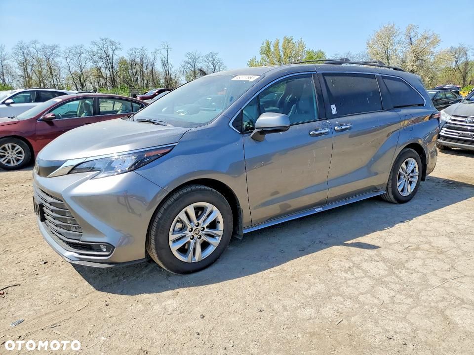 Toyota Sienna - 1
