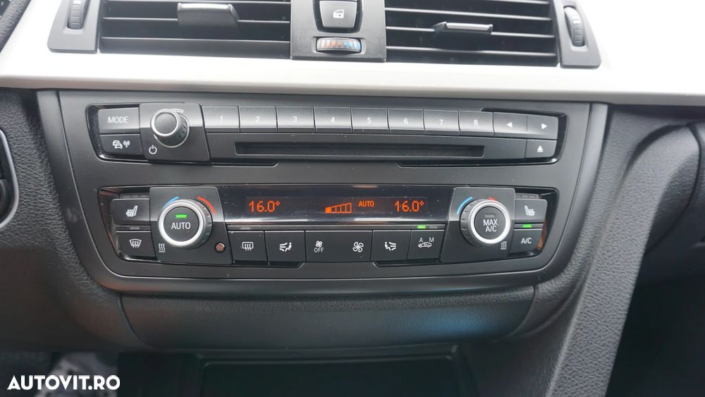 BMW Seria 3 318d Aut. Blue Performance - 28