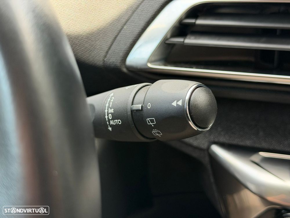 Peugeot 3008 1.6 Hybrid Allure e-EAT8 - 36