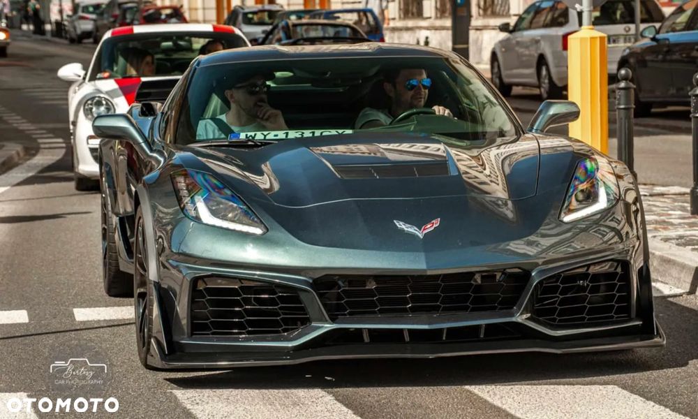 Chevrolet Corvette - 18