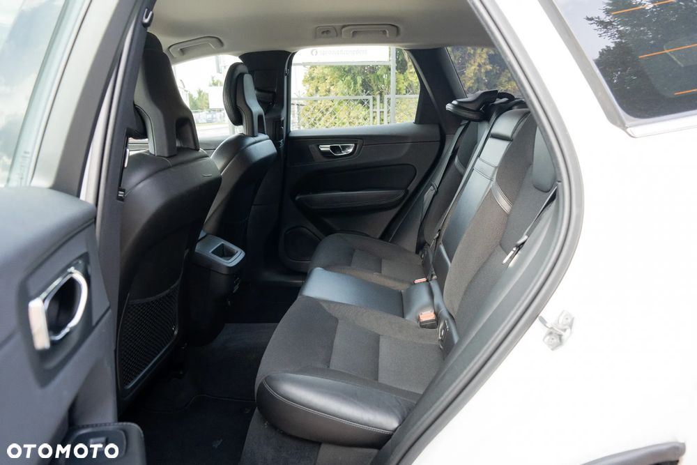 Volvo XC 60 D4 AWD Geartronic Momentum - 22