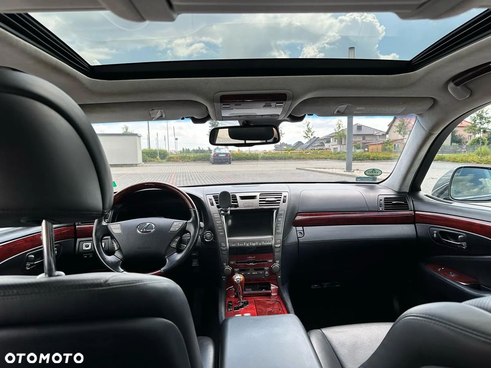 Lexus LS - 12