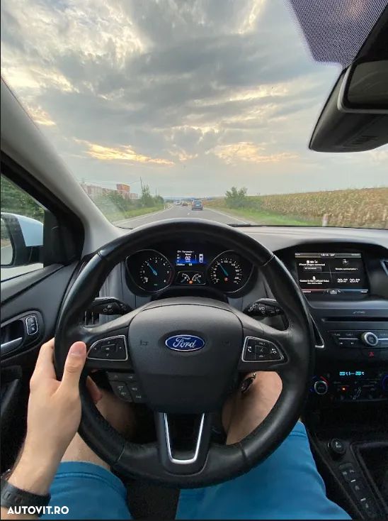 Ford Focus - 25