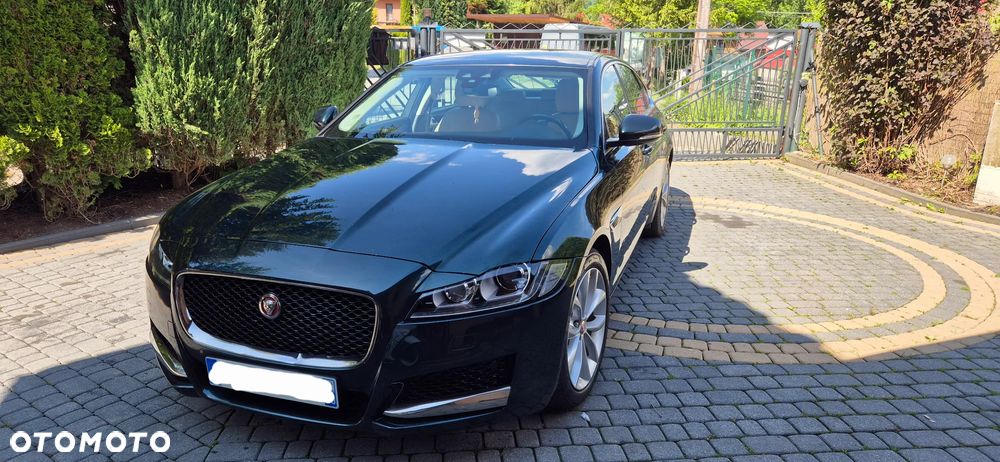 Jaguar XF 30d Prestige - 12