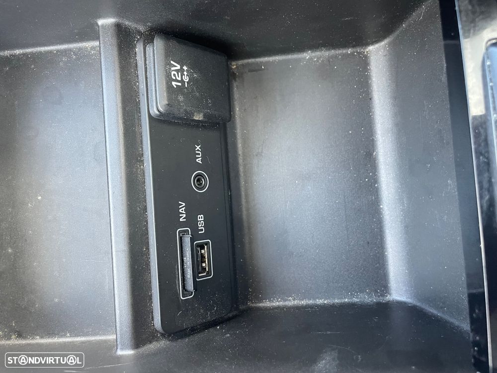 Land Rover Discovery Sport 2.0 eD4 HSE Luxury - 28