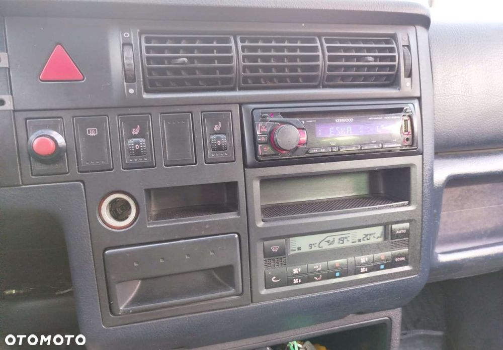 Volkswagen Caravelle - 12