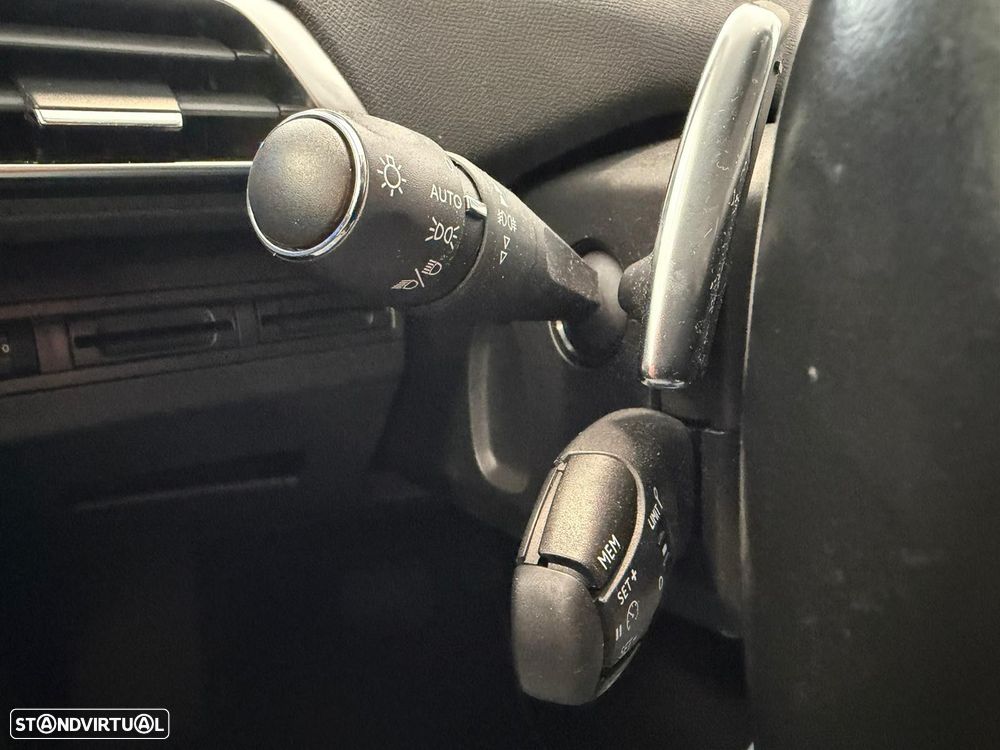 Peugeot 3008 1.2 PureTech Allure EAT8 - 18