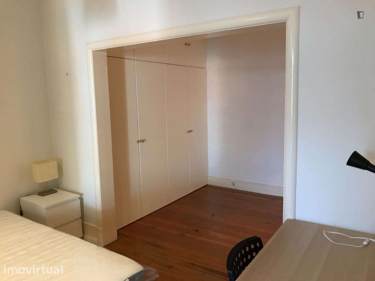 Quarto - localizado em Alameda Lisbon - Grande imagem: 3/33