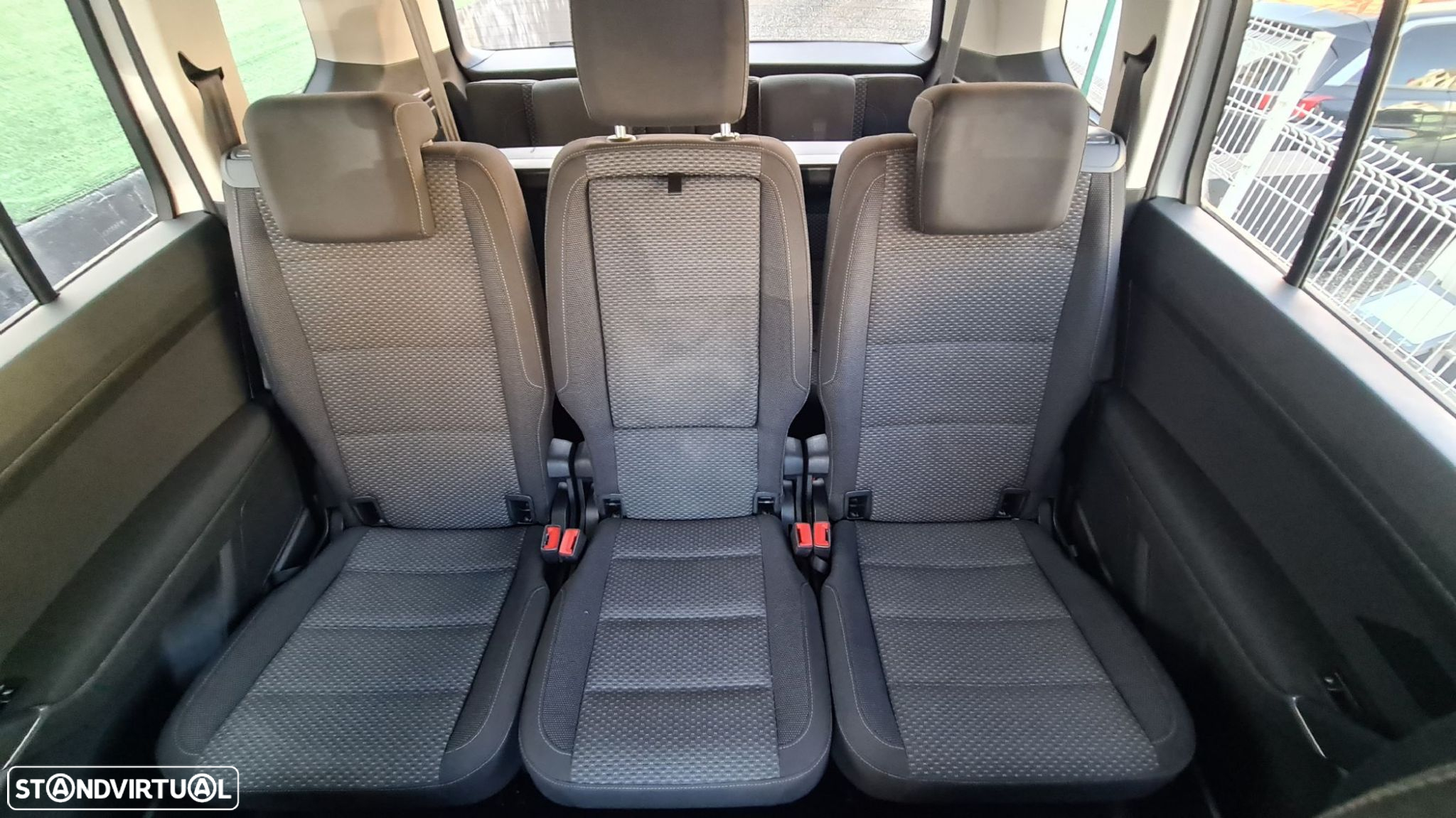 VW Touran 1.6 TDI Confortline DSG - 40