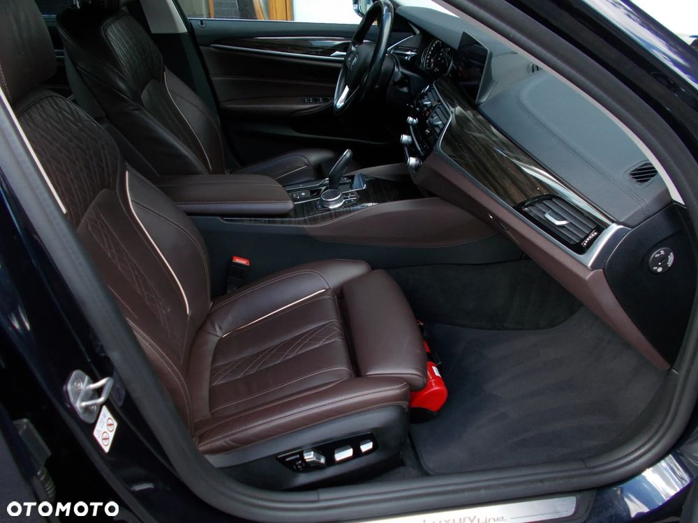 BMW Seria 5 530i GPF xDrive Luxury Line sport - 16