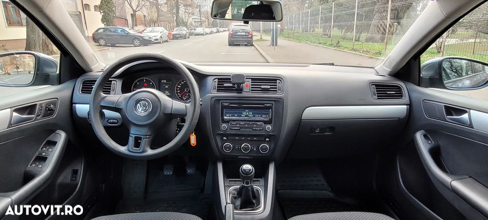 Volkswagen Jetta 1.6 TDI Trendline - 9