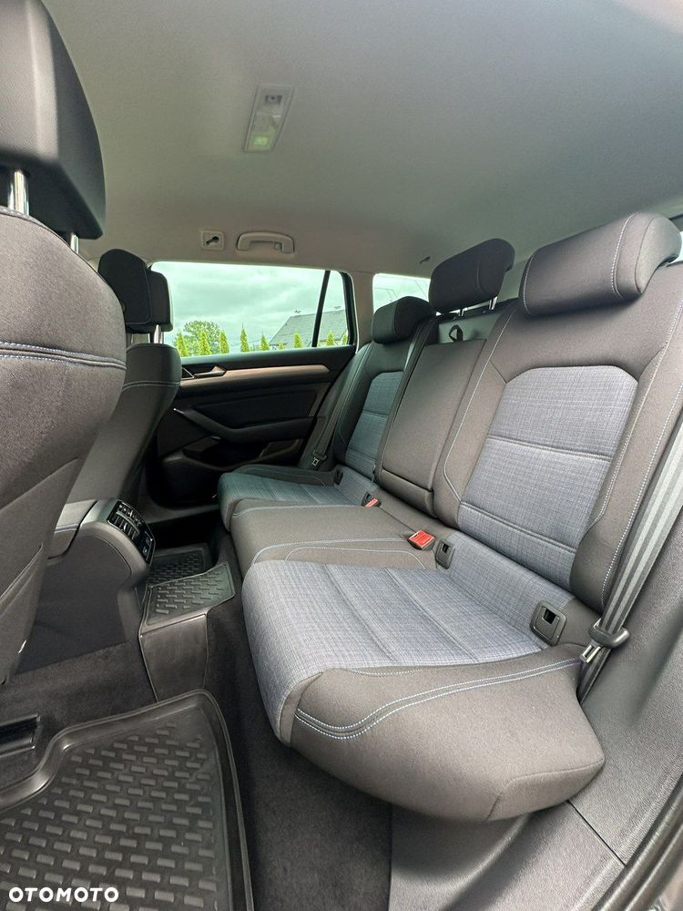 Volkswagen Passat - 35