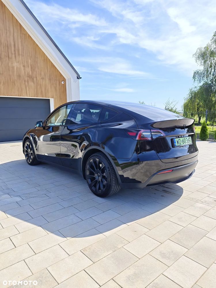 Tesla Model Y Long Range AWD - 4