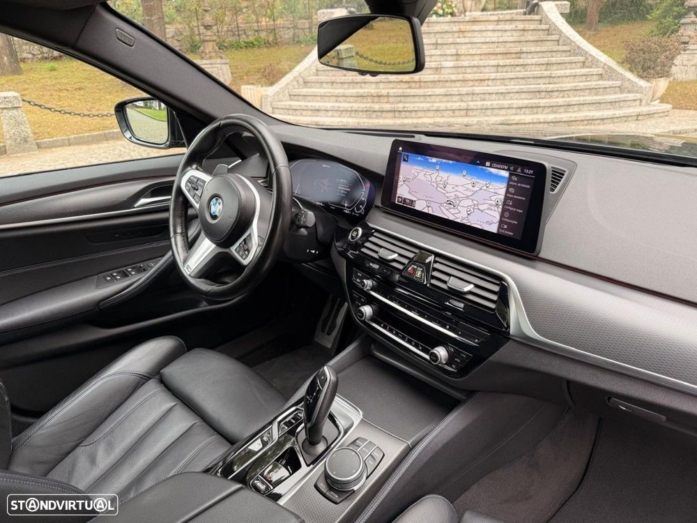 BMW 330 e Touring Pack M Auto - 12