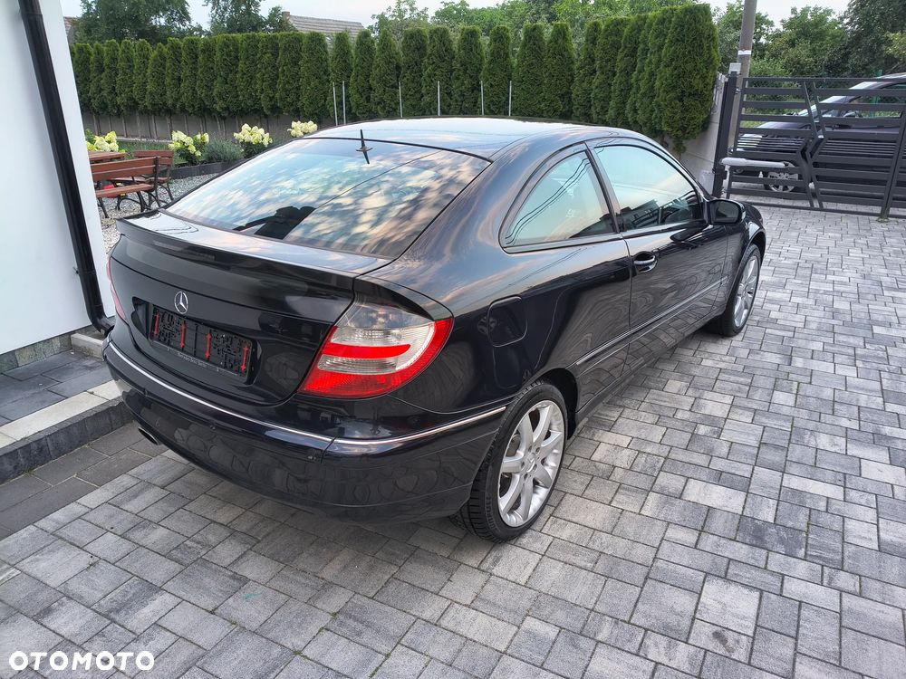 Mercedes-Benz Klasa C 180 Kompressor Sport Edition - 32