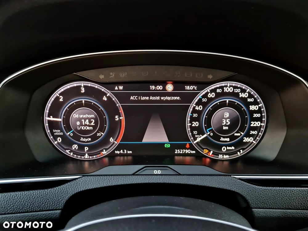 Volkswagen Passat Variant 2.0 TDI SCR DSG BlueMotion Highline - 28