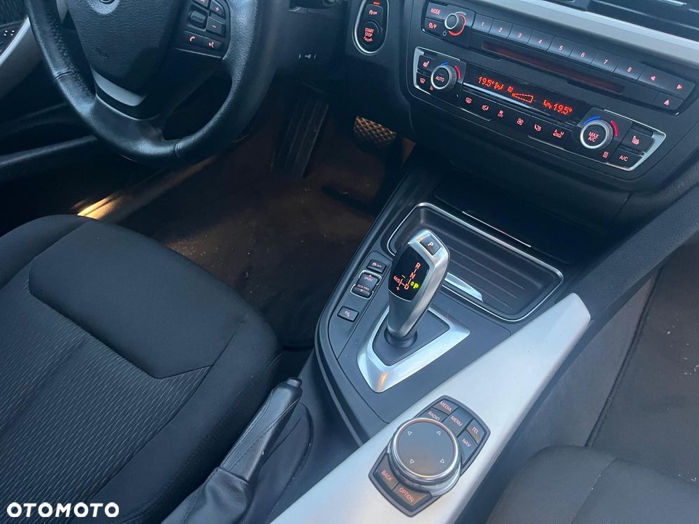 BMW Seria 3 320i Luxury Line - 21