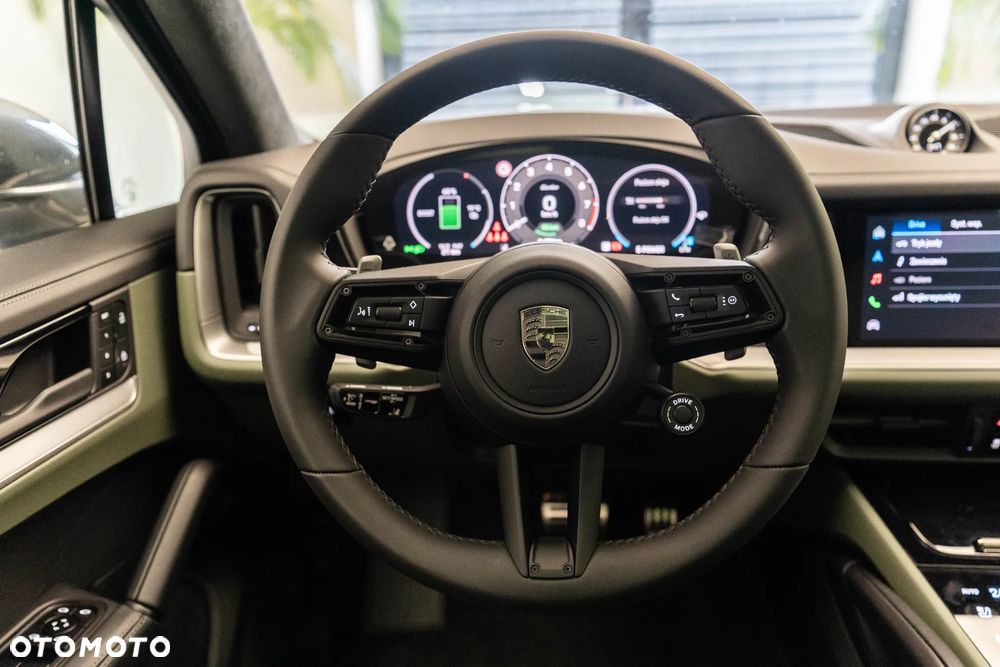Porsche Cayenne Turbo E-Hybrid PHEV - 17