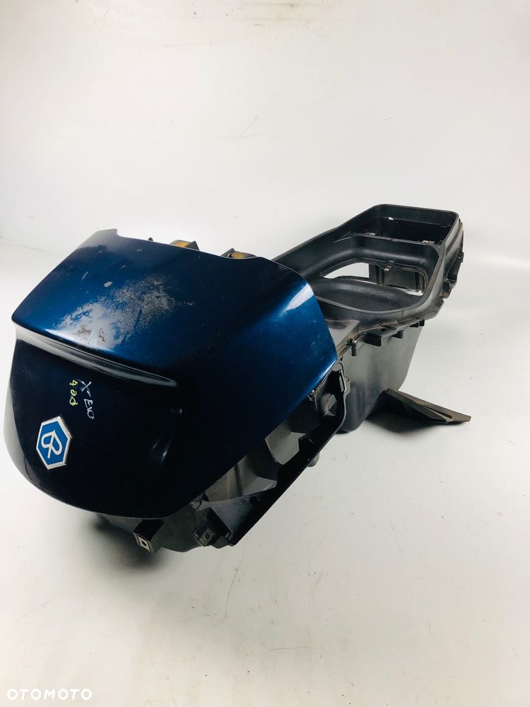 Piaggio X Evo 400 stelaż bagażnik schowek klapa - 4