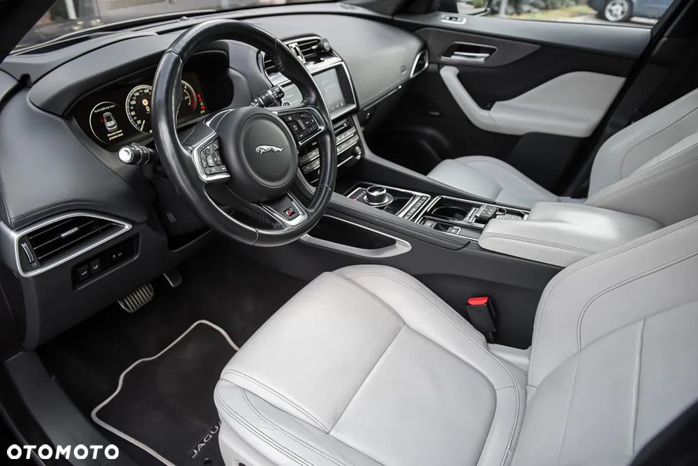 Jaguar F-Pace 3.0 TDV6 AWD First Edition - 17