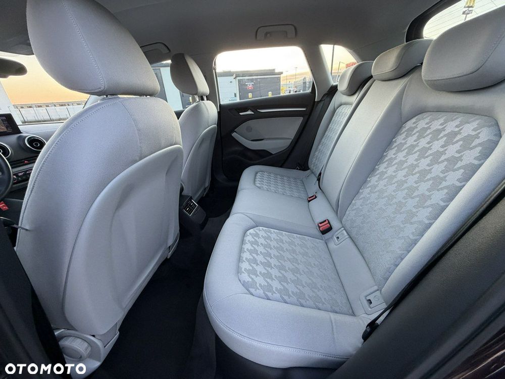 Audi A3 Sportback 1.6 TDI DPF Attraction - 32