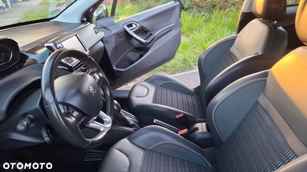 Peugeot 208 - 12