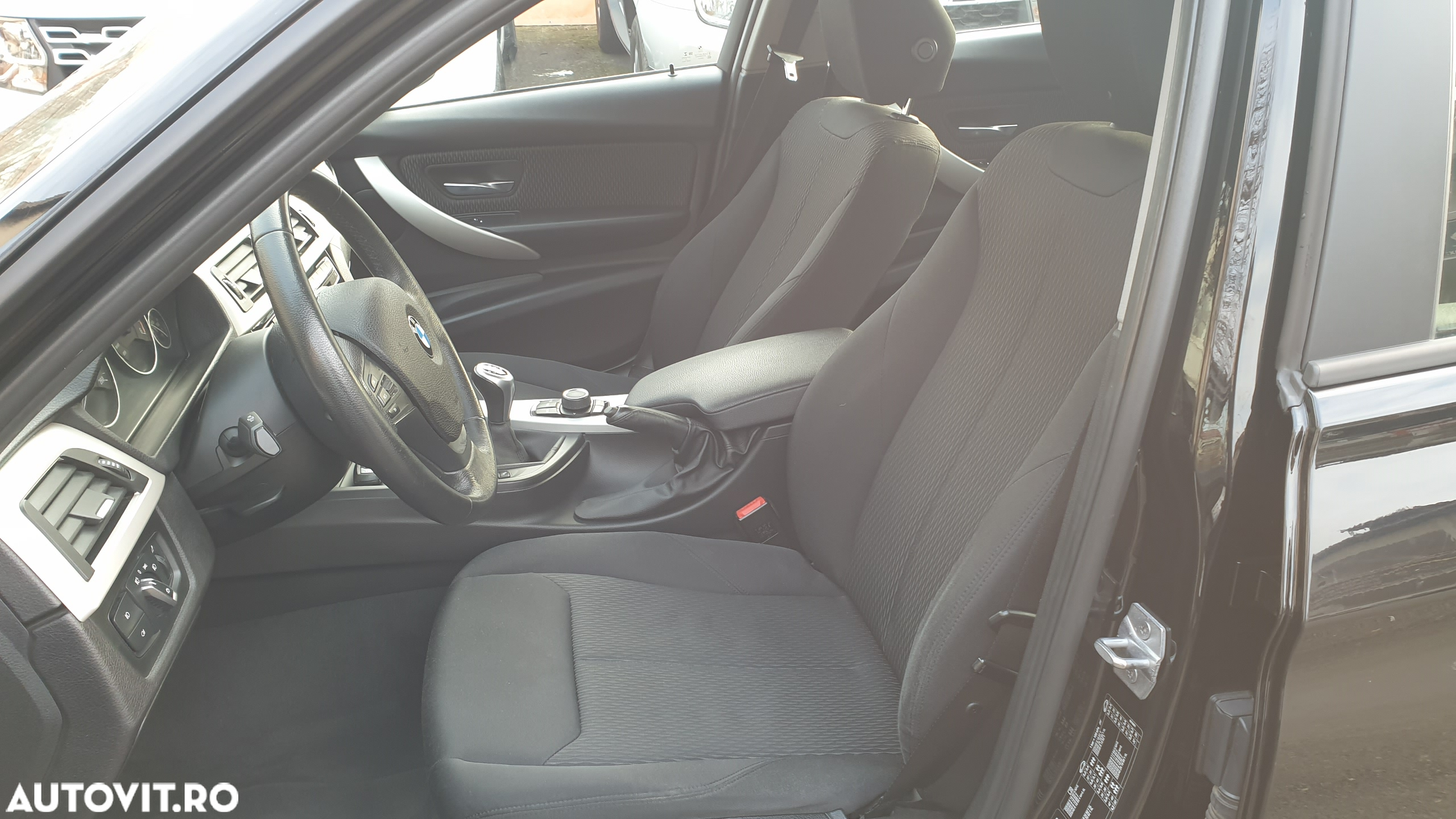 BMW Seria 3 318d xDrive Advantage - 13
