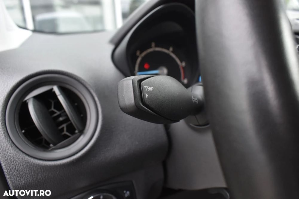 Ford Transit Courier - 23