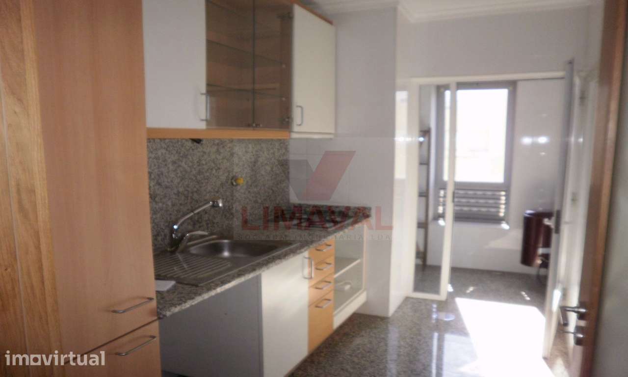Apartamento T1 com varanda e elevador (sem garagem) em Ramalde - Grande imagem: 4/9