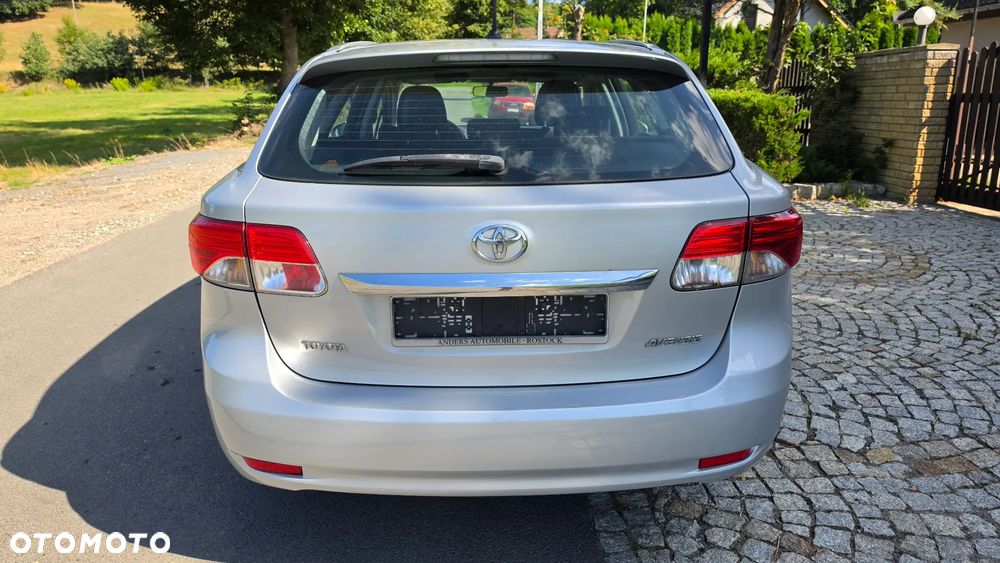 Toyota Avensis 1.6 Comfort - 6